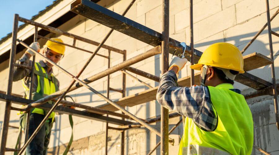 Expert Emergency Roof Repairs services in Owaneco, IL